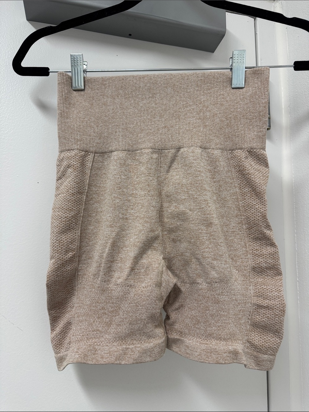 Prozis High-Waist Seamless Beige Shorts